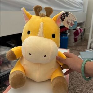Giraffe plushie